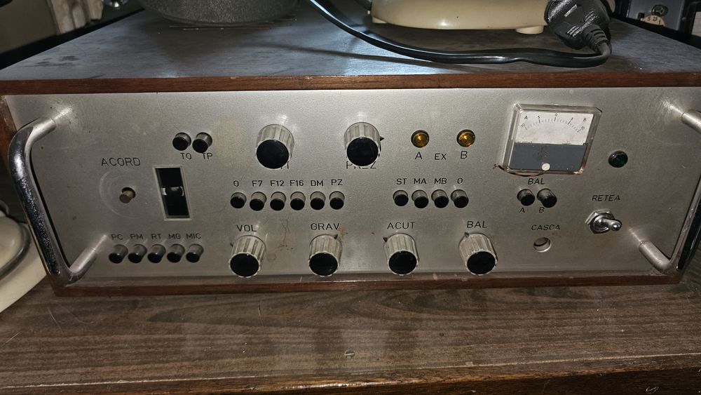 Radiouri si diferite componente pentru electronica.