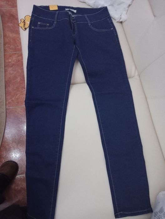 Blugi damă diferite dimensiuni.