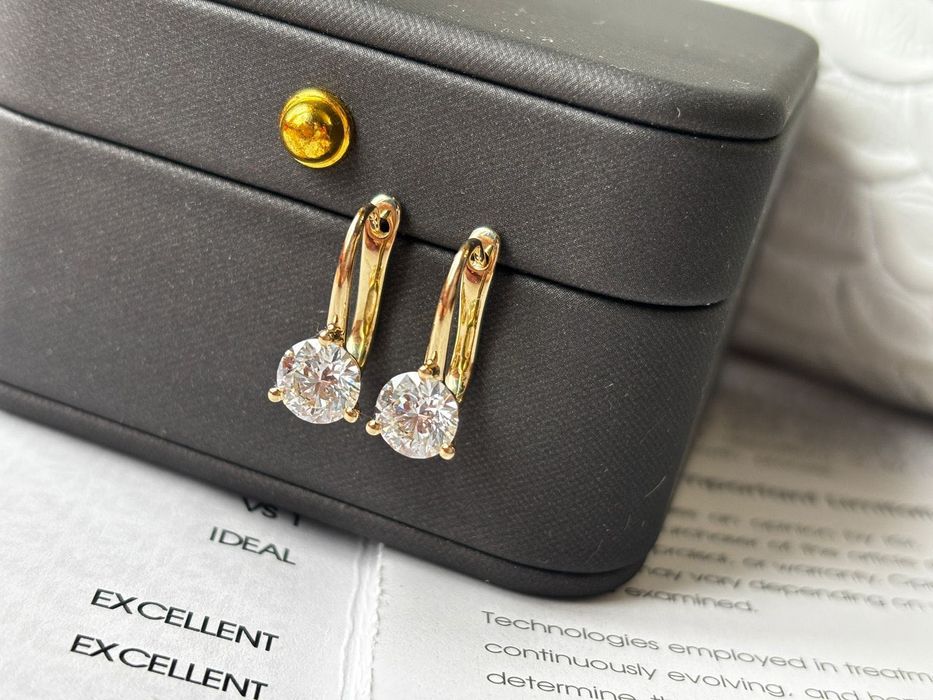 золотые серьги с бриллиантами