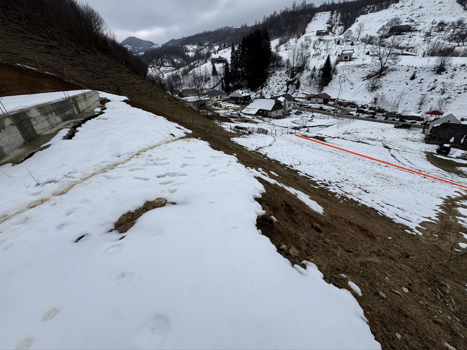 Teren 1200 mp + Proiect Casa (Radier finalizat)+ materialele incluse.