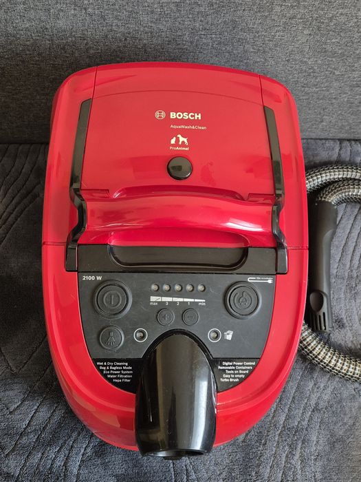 Прахосмукачкa за сухо и мокро почистване BOSCH PROANIMAL Серия 4