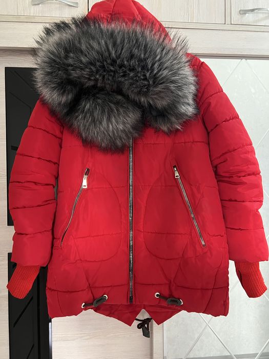 Куртка сотилади