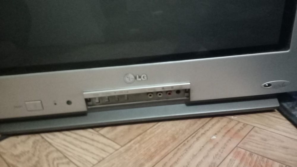 Телевизор LG FLATRON, плоский экран,диагональ 52см.