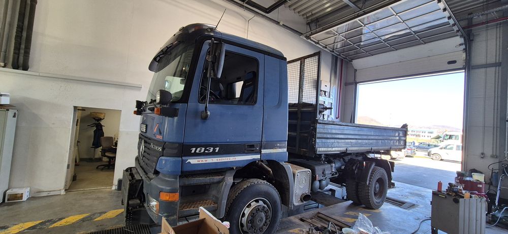 Vand Autobasculanta 4x4 Mercedes Actros