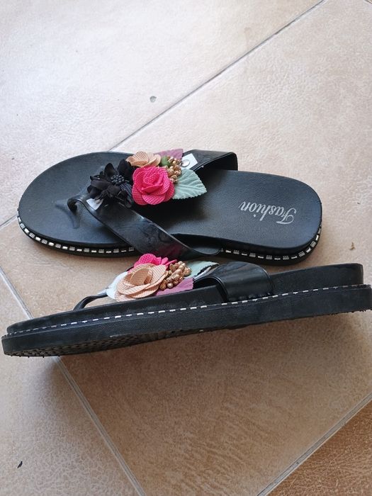 Дамски чехли и еспадрили