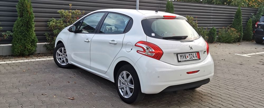 Peugeot 208--An 2014--Diesel 1.6--Revizii doar Peugeot