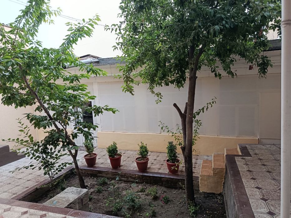 Уй эгасидан  квартирага ховли алмашаман доплата билан