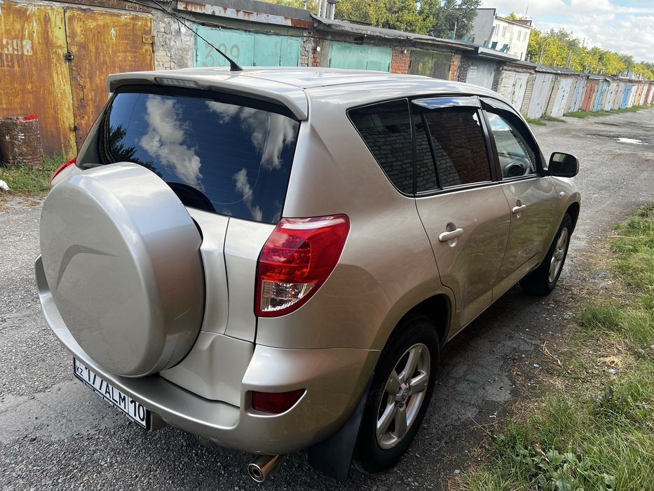 Продам Toyota RAV4