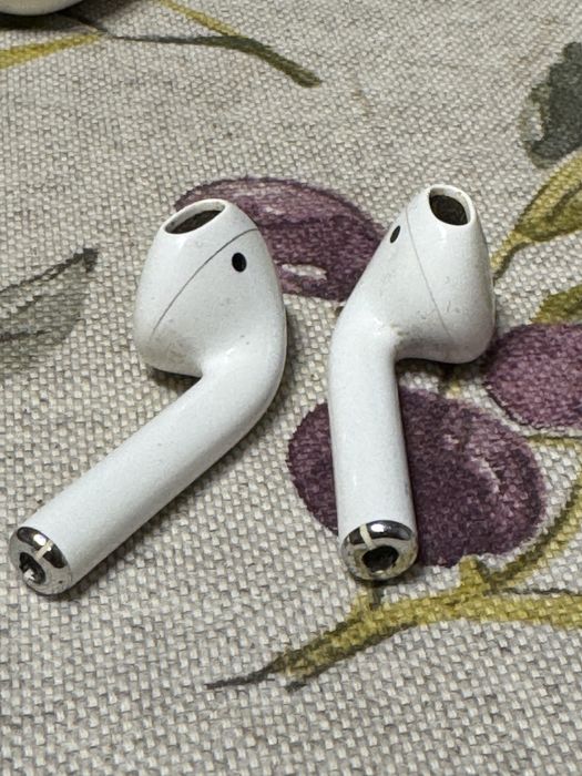 Продавам AirPods 2 (2020) година