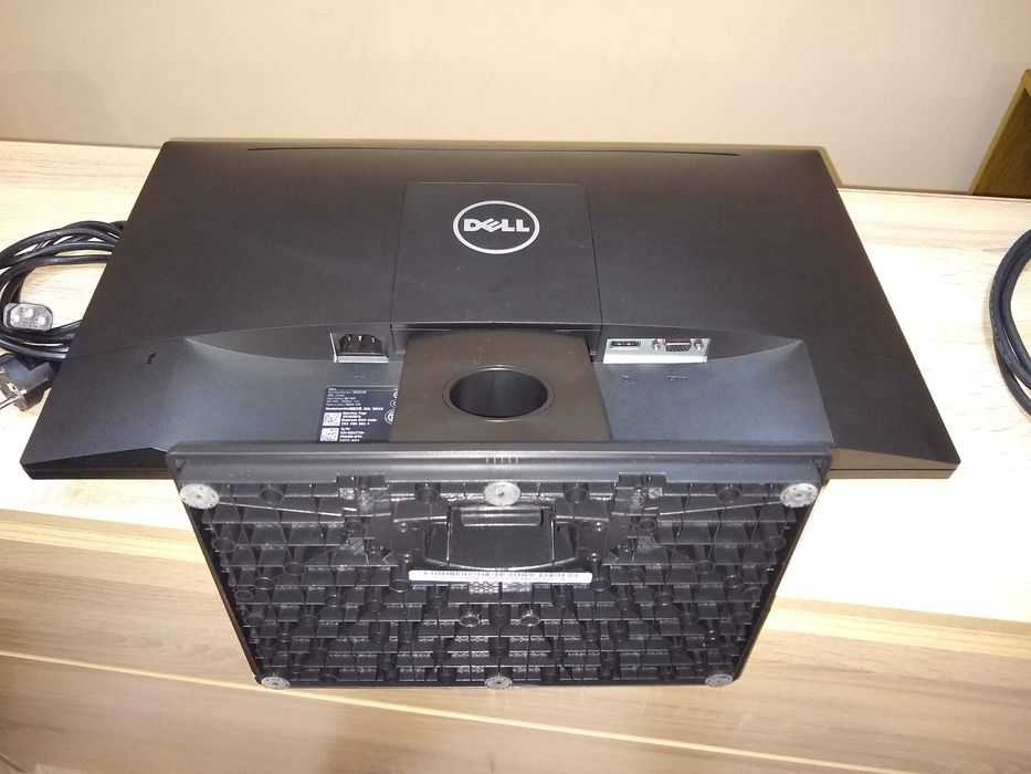 Монитор Dell E2216H 22" с екран и LED подсветка, черен