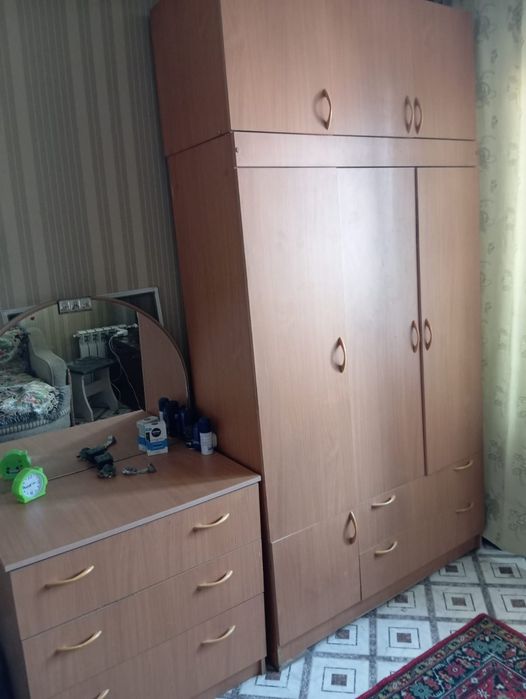 Шкаф с комодом продам