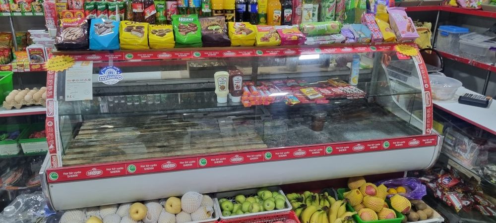 Vitrina holodilnik sotiladi