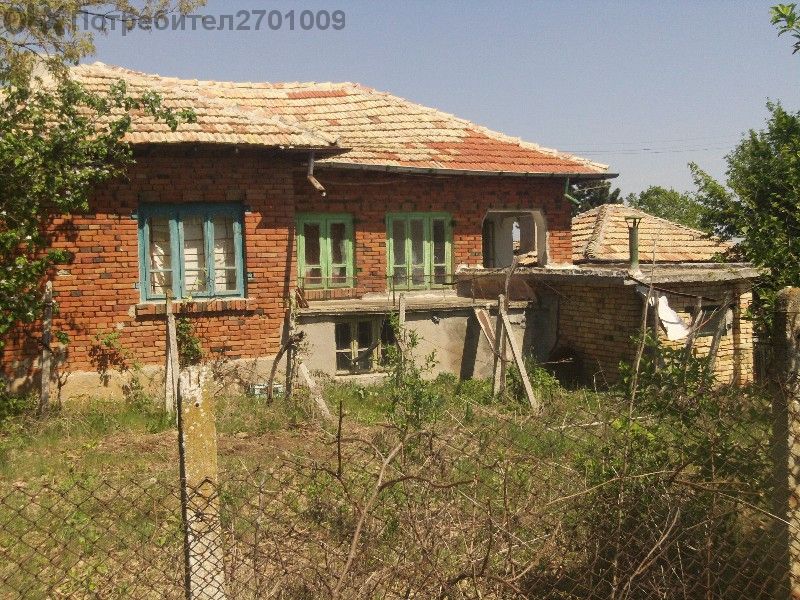 къща и дворно място