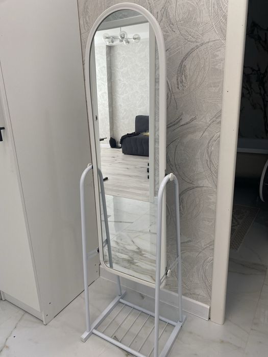 Продается напольное зеркало, самовывоз