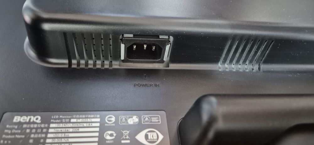 Monitor LCD Benq Full HD V2210 Eco 21.5"/55.88cm timp de raspuns 5 ms