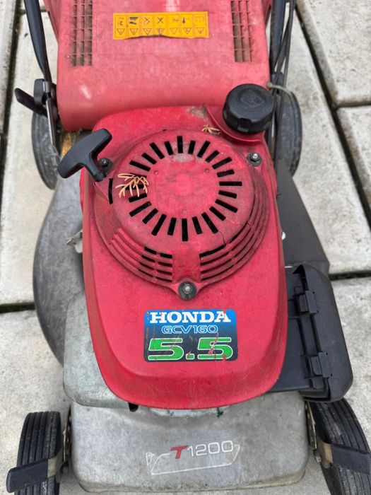 Masini de tuns gazon