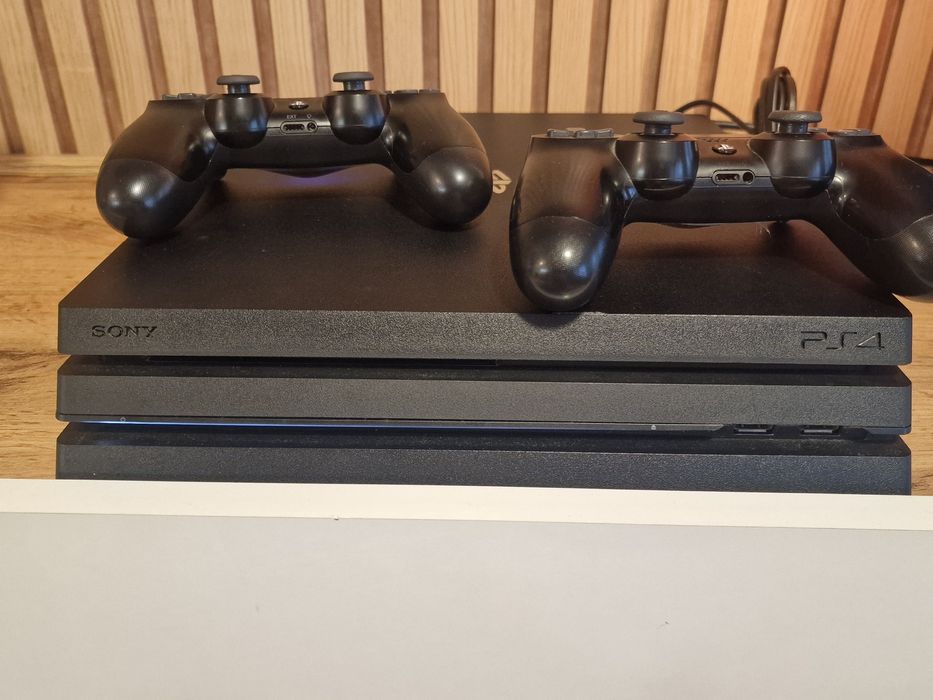 Playstation 4 PRO 1 ТB с гаранция.