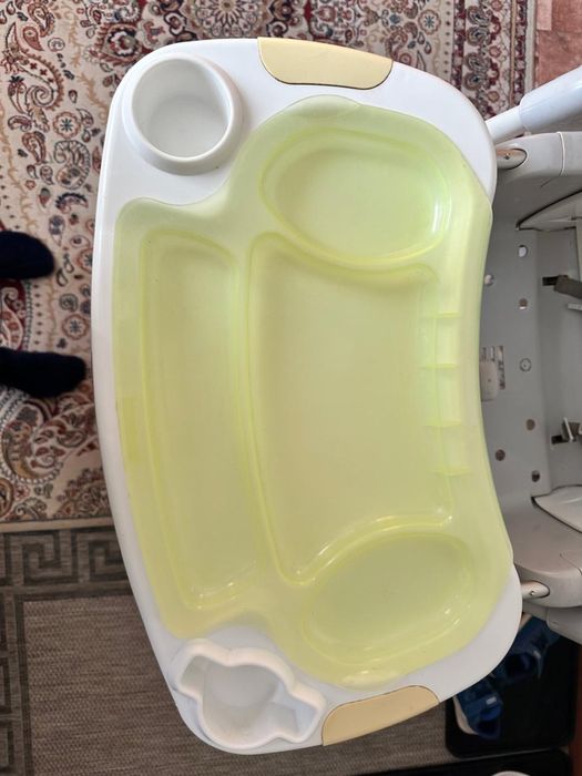 Столик для кормлени