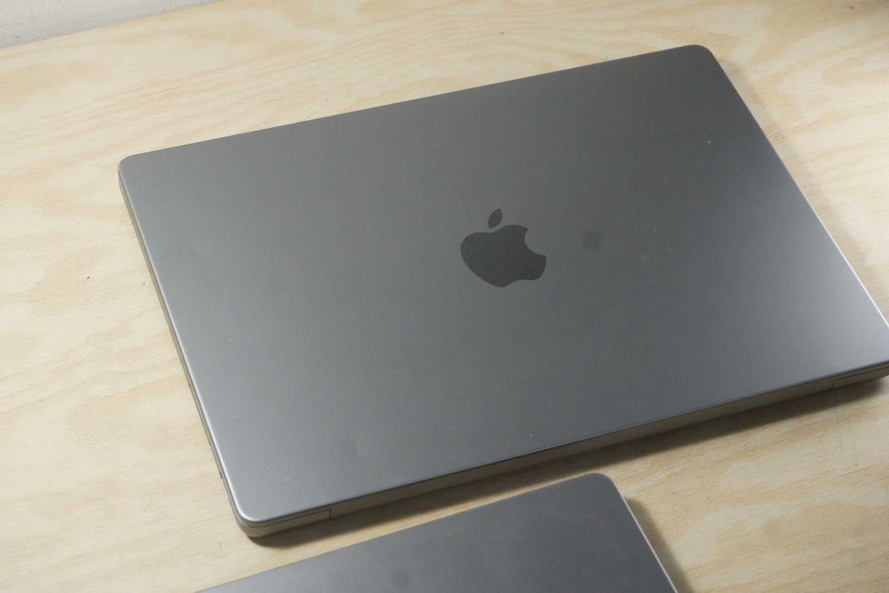 Лаптоп Apple MacBook Pro 14 a2442 - M1 Pro 16GB RAM 512GB SSD 1 година гаранция ДДС