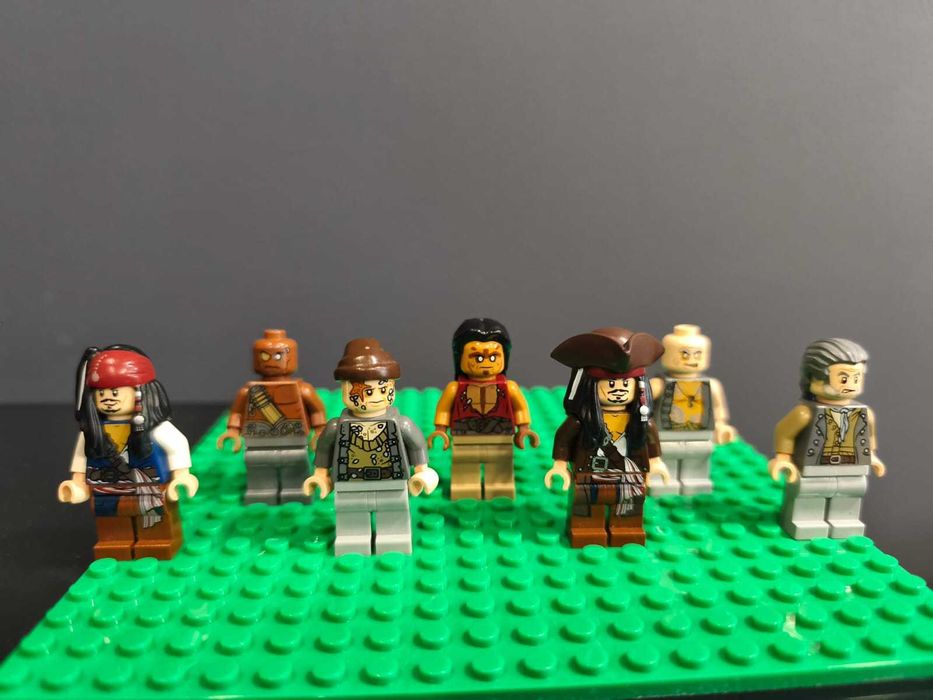 LEGO Минифигурки „Карибски пирати“