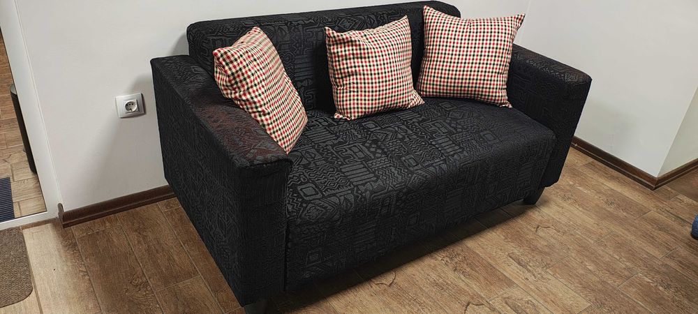 Продавам компактно диванче – 140×80×60 см, закупено от IKEA.