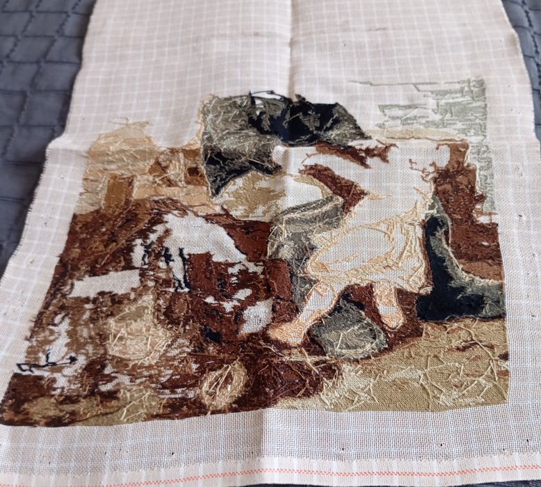Goblen 28 cm  /32,5 cm lucrat parțial ,cu ațe și schițe.