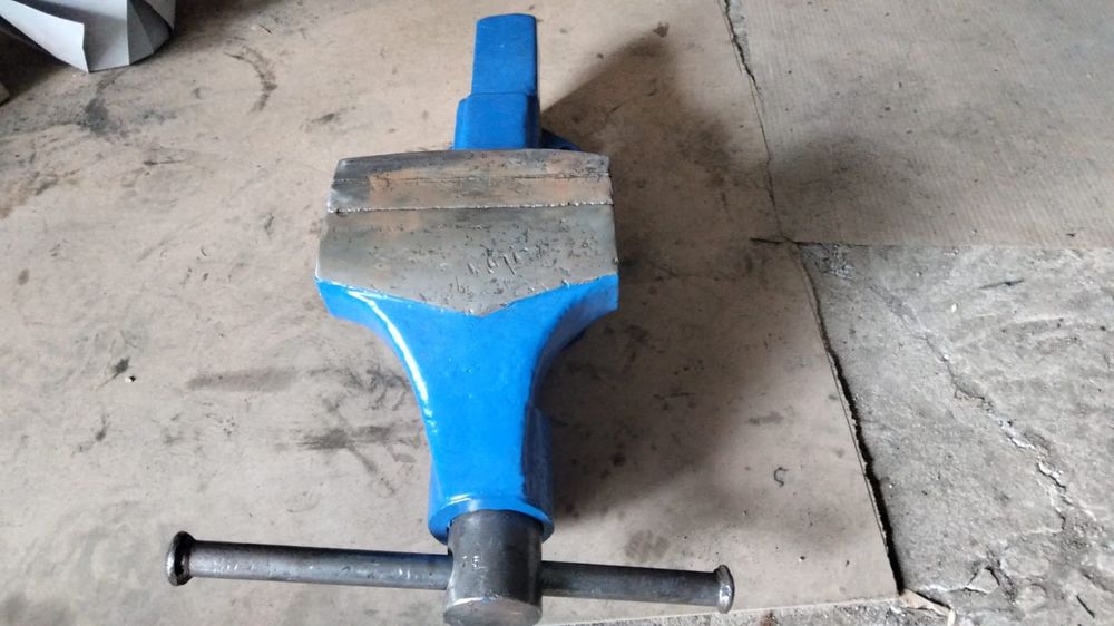 Продам тиски стальные