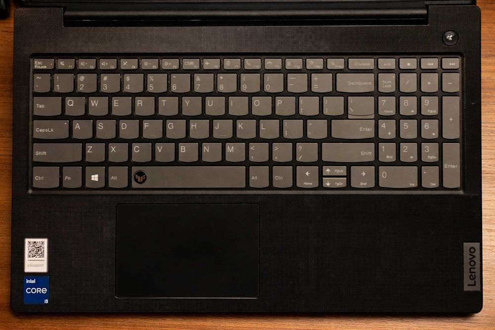 Продавам Lenovo IdeaPad V15 G3 IAP/i5-1235U/16GB RAM/512GB NVMe + 1TB SATA3