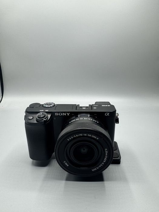 Aparat Foto Sony Alpha A6100 + Obiectiv E PZ 16-50mm F3.5-5.6 OSS II, Ca noua