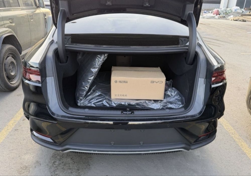 Byd Han 635 km zapas xod Jigareng salon