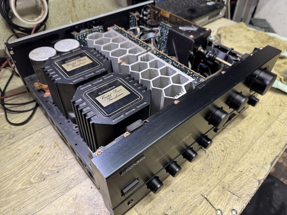 Pioneer A-777 стерео усилвател