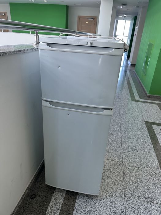 Продам мини холодильник
