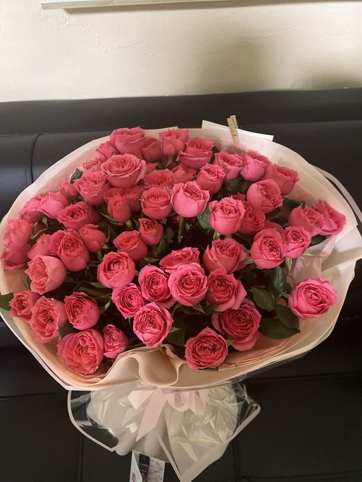 Цветы кустовые розы 11 штук