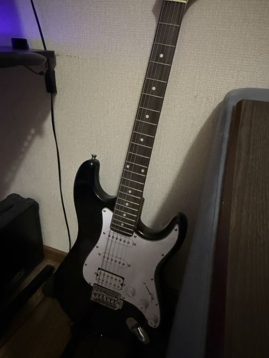 Гитара новая с усилитилем