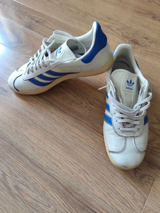 Vând adidas Originals sneakers din piele Gazelle