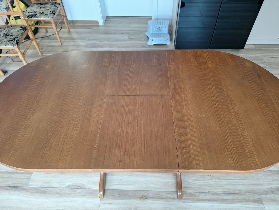 Трапезна дървена маса