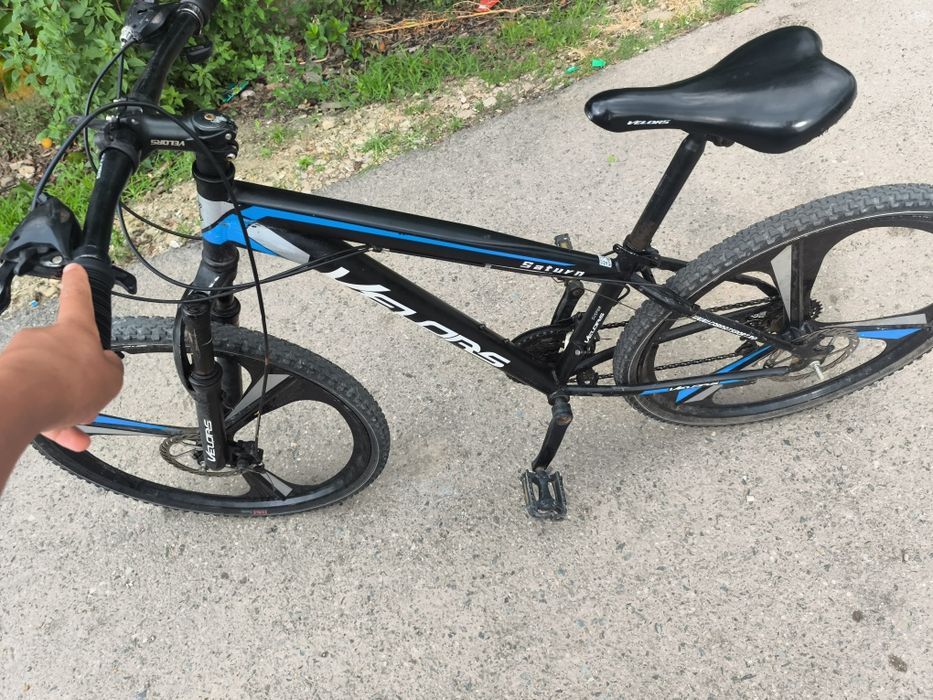 Vând bicicleta nu are nimic  are niște jante foarte Frumoase