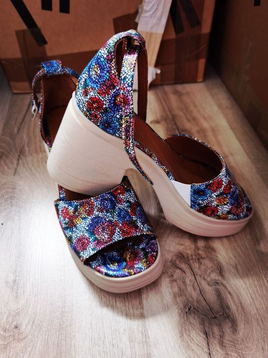 Sandale din piele naturala cu toc gros