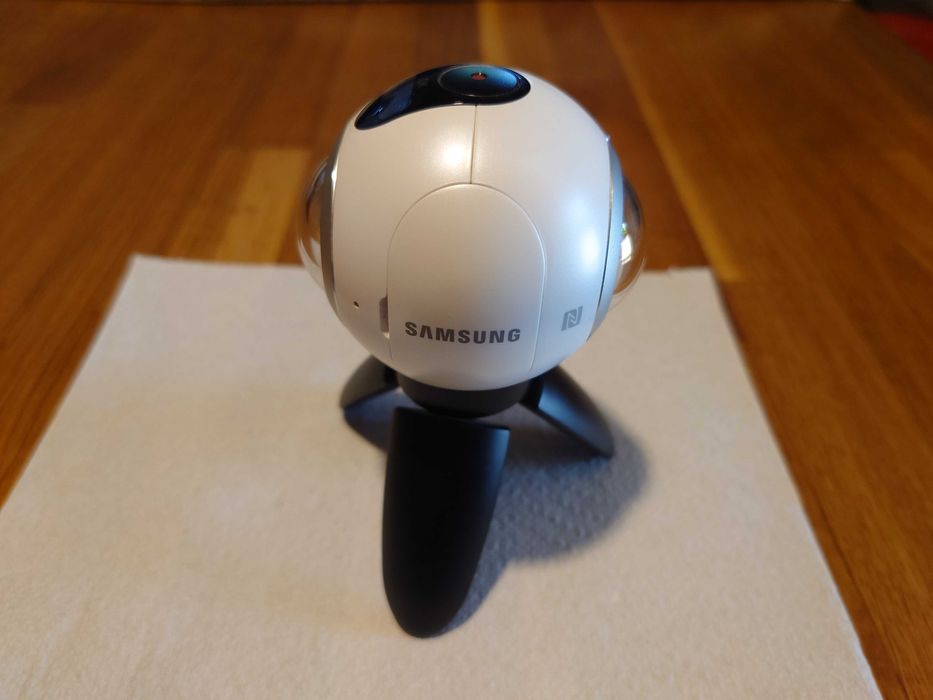 Camera video Samsung Gear 360 model SM-C200