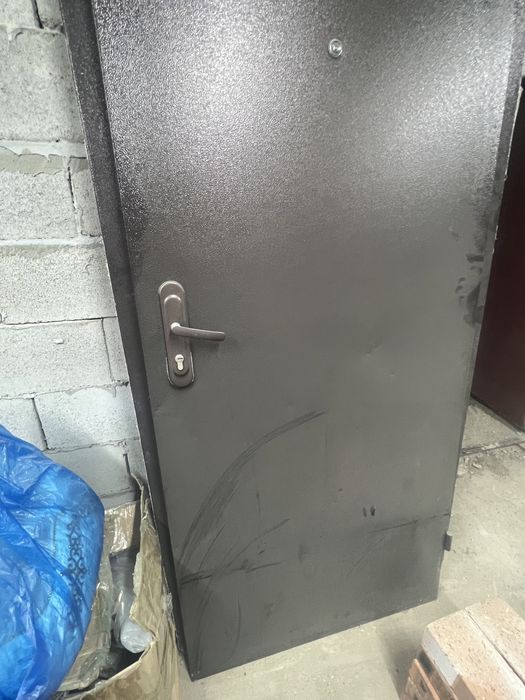 Продам двери наружные