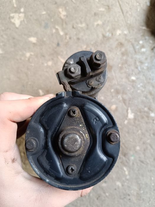 Продавам стартер за Рено Клио 1999г. на BOSCH