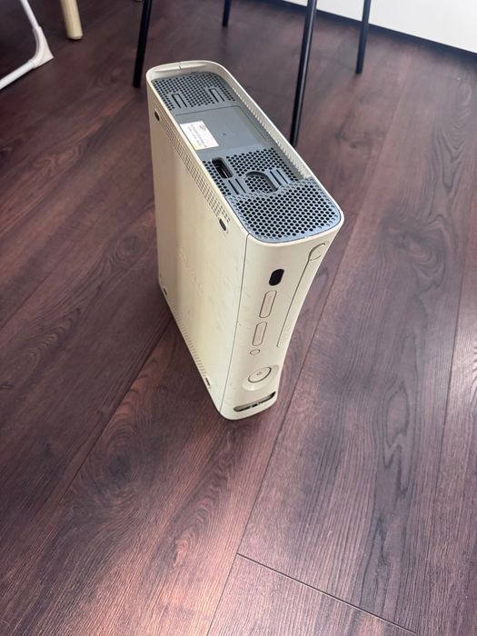 Xbox 360 само конзолата без хард диск