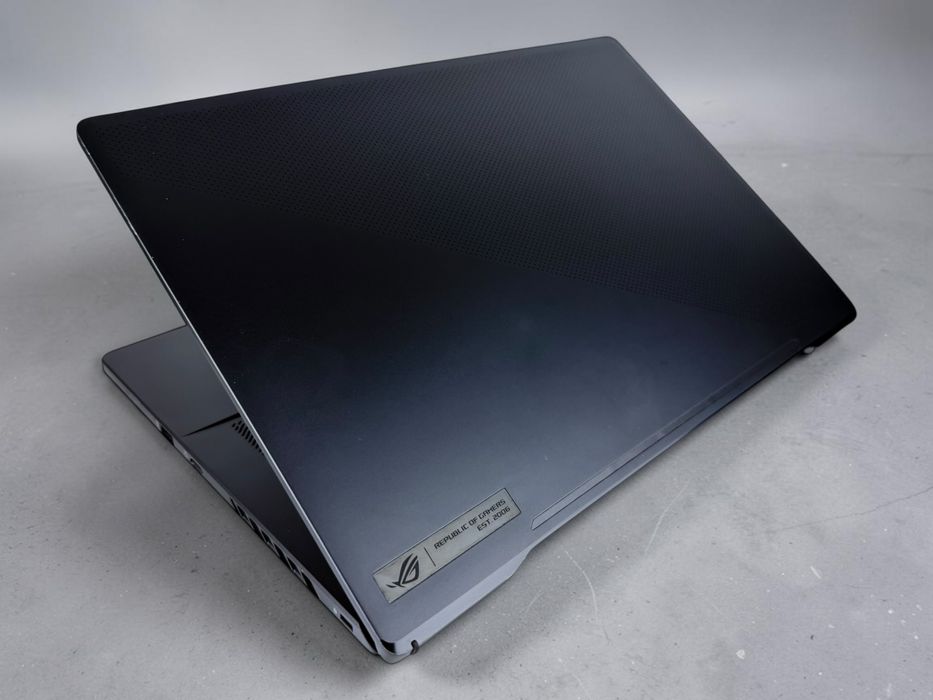 ASUS ROG Zephyrus G15 15" QHD 165Hz Ryzen 9 5900HS 16GB 1TB SSD RTX 3070 Перфектен! Гаранция!