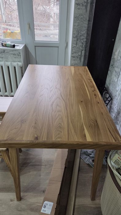 Продам стол 110 на 70 и 4 табуретки