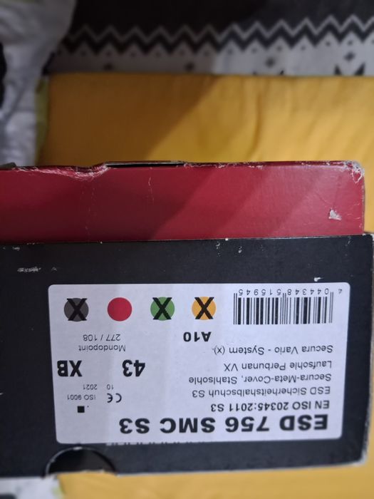 Vand bocanci de lucru negri