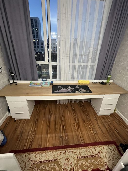 Продам стол для двоих школьников