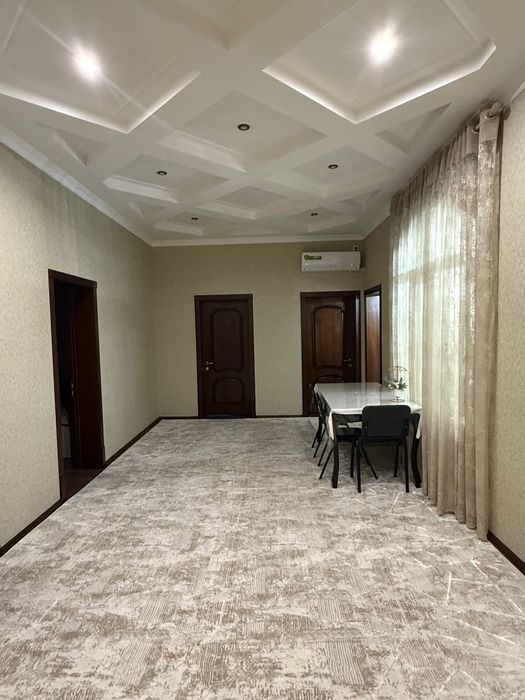 Кибрай марказида Яккачуп махалласида 6соток 7хонали уй