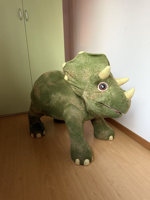 Робот динозавр трицератопс