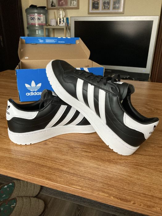 Оригинални мъжки маратонки Adidas Team Court