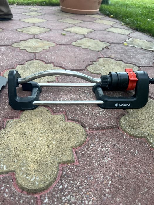 2 броя Gardena разпръсквачи
